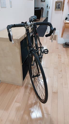 Commuter bike in perfect conditions with pump and helmet - $300 2
