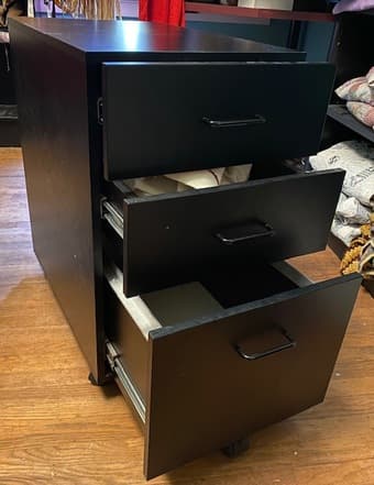 Rolling drawer/file cabinet fits under table 2