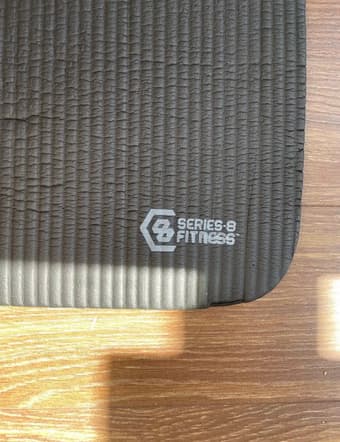Black yoga mat 2