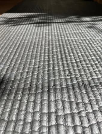 Black yoga mat 3