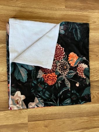 Dark botanical towel set 2