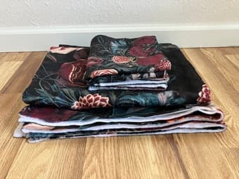 Dark botanical towel set 3