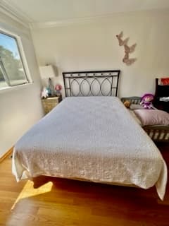 Queen Bed Mattress & Frame 2