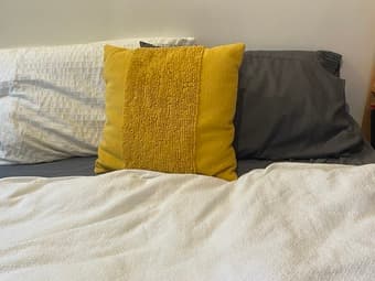 Pillows in different sizes (for bed with sheets) 1