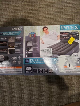 Twin-size air mattress with built-in electric pump 1