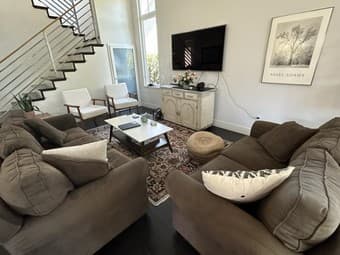 *MOVING OUT SALE* - Selling bedroom furniture, desks, kitchen items++ 2
