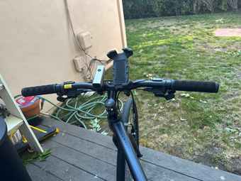 Bicycle Giant hybrid in perfect conditions with full toolkit 2