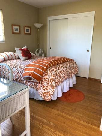 Available: Furnished Room+ Private bath, Willow-Waverley (Menlo Park) 1