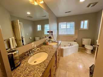Cozy master bedroom in a 5BR/3.5BA just off of Oregon and Alma 2