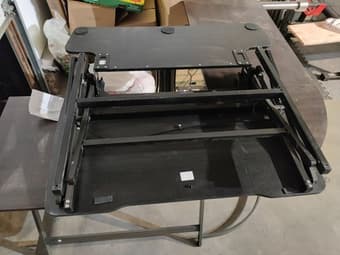 Height adjustable standing desk 2