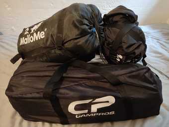 4 person tent + 2 sleeping bags - new condition 1