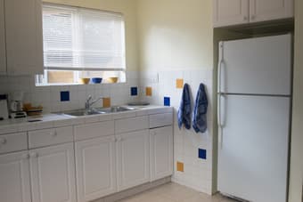 Sunny furnished 1 bdrm Cottage Oct 3 3