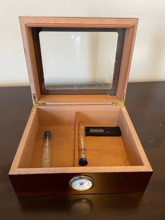 Wood humidor 2