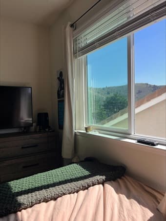Bedroom in Oceanview Pacifica House - Sublet to Lease - 10/1-11/30 3