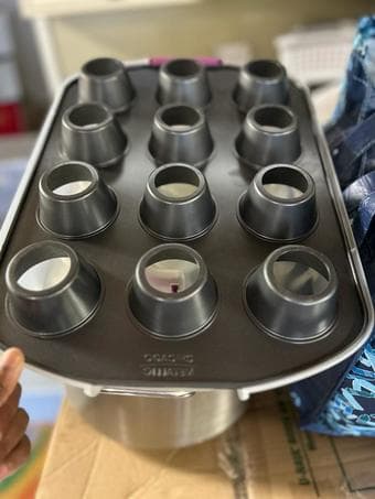 Chicago Mettalic Cupcake Holder witht he carrier 3