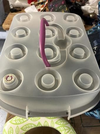 Chicago Mettalic Cupcake Holder witht he carrier 2