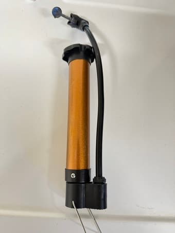 The lightest bicycle pump for sale 1
