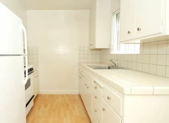 Looking for a roommate 3