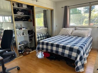 July 1: 6 person home in Palo Alto. Master Bedroom. No Summer option. 1