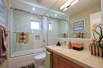 private bedroom/bathroom for rent in a beautiful single family house 2