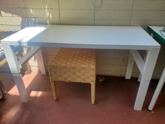 White desk 1