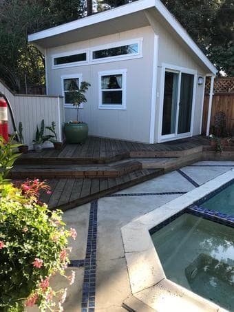 Adorable studio pool house available (08/01) 1