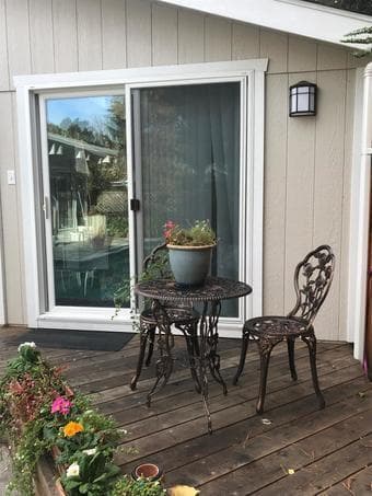 Adorable studio pool house available (08/01) 3