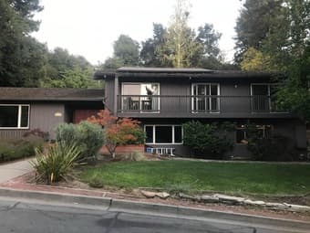 2nd floor room w/balcony available in Portola Valley House 1