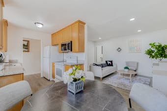 Private Room for Rent in 4B/2-BathHouse at Redwood CityNear Stanford 1