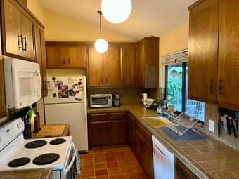 Join Our Spacious Home Near Stanford! 2