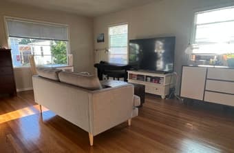 Furnished room for short-term stay (female only) available until Nov27 2