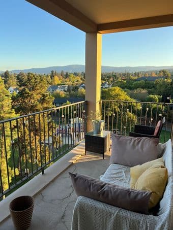 On campus Sublet 1B1B Midrise apt (Dec 13 - Jan 4) 1