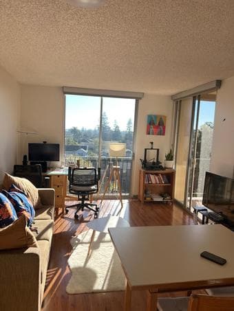 On campus Sublet 1B1B Midrise apt (Dec 13 - Jan 4) 3