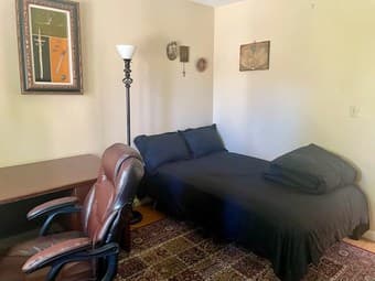 House located within minutes of downtown Palo Alto (1.2 mi), Menlo Par 2
