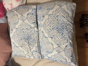 Comforter+pillows 2