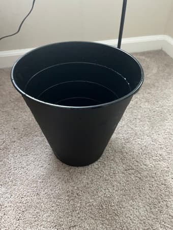 Trash canFNISS 1
