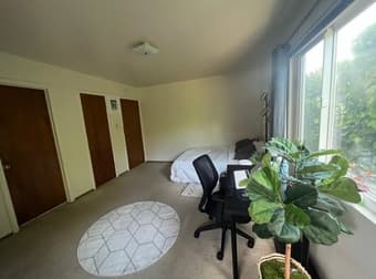 Master Bedroom w/ En Suite Bath near downtown Menlo Park, avail. May 1 1