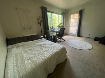 Master Bedroom w/ En Suite Bath near downtown Menlo Park, avail. May 1 2