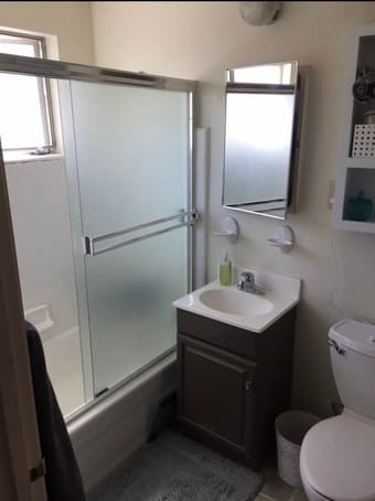 Master Bedroom w/ En Suite Bath near downtown Menlo Park, avail. May 1 3