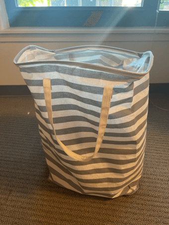 Easy-to-carry, collapsible laundry basket (75L, 24.4") 1