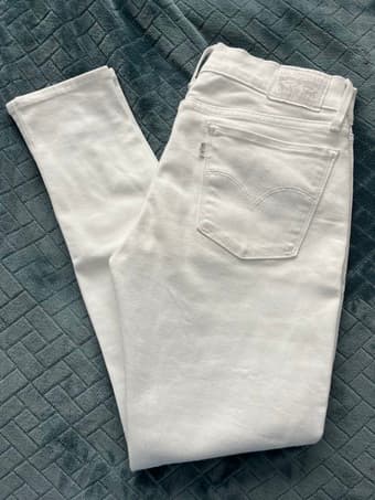 Girls Levi’s 710 skinny jeans in white - great for summer! 1