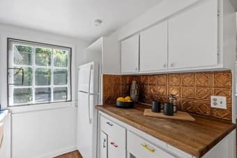 Share Single House Space, Single master bedroom along Alpine Road look 1