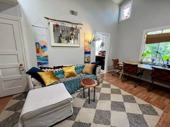 Stylish Furnished Room, Facing Backyard in Modern Home, Redwood City 2