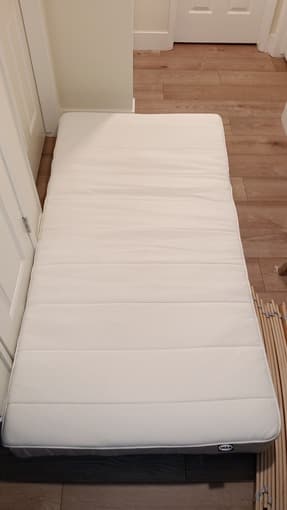 Twin bed + frame 2