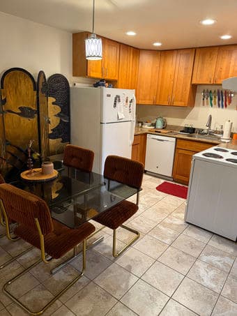 Bedroom with private bathroom in 2bedroom apartment (Menlo Park) 1