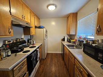 Furnished Room with Private Bathroom in Spacious Palo Alto Apartment 1