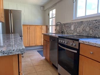 5 mins from Stanford campus, 1 bed/1 bath, full kitchen, w/d, AC 2