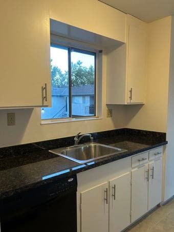 3-month/Monthly bedroom with private bathroom in 2B/2B in College Ave 2