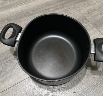 Moving sale! Kitchen wares (Pot and Oven) 2