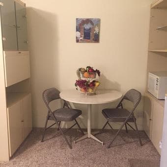 Large, fully furnished room available in Palo Alto (second room). 3